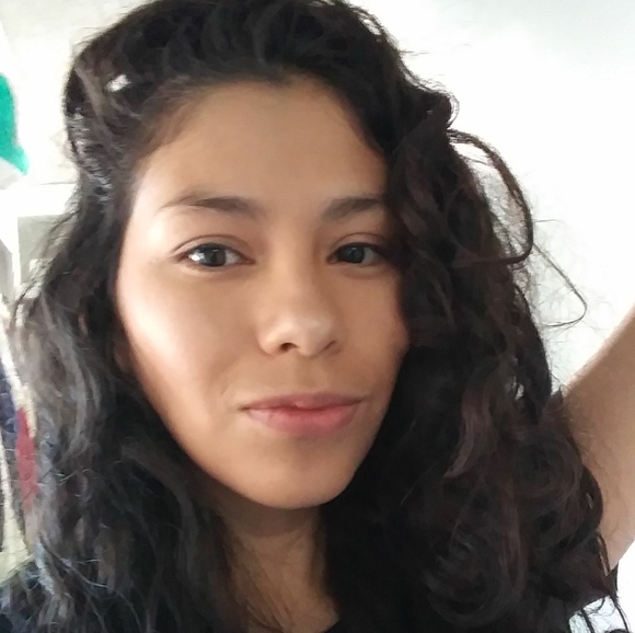 Meet your Posher, Veronica - Picture 2 of 3